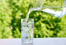 13 Manfaat Minum Air Putih untuk Kesehatan