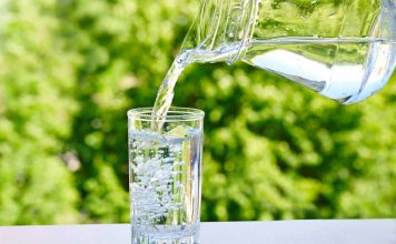13 Manfaat Minum Air Putih untuk Kesehatan