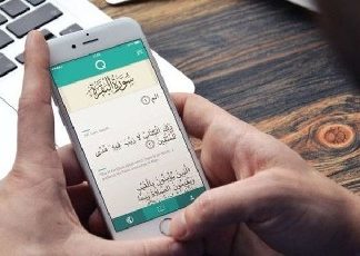 Membaca Mushaf atau HP Ketika Menjadi Imam Shalat Tarawih di Rumah