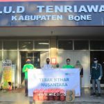 LAZNAS-WIZ-Bagikan-Hidangan-Buka-Puasa-Ke-Tim-Medis-RSUD-Tenriawaru-Bone-696×463