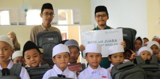 Program Sekolah Inspirasi Wahdah Inspirasi Zakat Sekolahkan Puluhan Anak Kurang Mampu