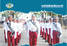 Gerak Jalan Sambil Berdakwah di HUT Kota Baubau ke 21, Santri MI Al Wahdah Pikat Hati Masyarakat