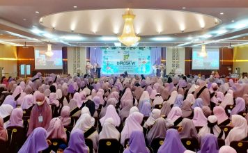Sukses Bina Ratusan Ibu-ibu Belajar Baca Quran, Muslimah Wahdah Kendari Gelar Tasyakuran Dirosa