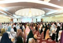 Jadi Narasumber Dialog Muslimah Sultra, Ustazah Khadijah Peggy Melati Ungkap Hakikat Hijrah
