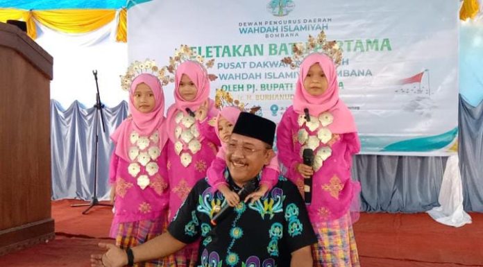 Peletakan Batu Pertama Pusat Dakwah Muslimah Wahdah, dari Petuah Sampai Pelukan ke Pj Bupati Bombana oleh Seorang Bocah