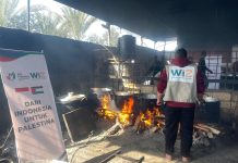 Dapur Umum KITA Palestina dan Laznas WIZ Bagikan Ribuan Porsi Makanan Siap Saji di Khan Yunis Gaza Selatan