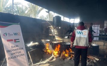 Dapur Umum KITA Palestina dan Laznas WIZ Bagikan Ribuan Porsi Makanan Siap Saji di Khan Yunis Gaza Selatan