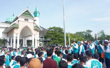 Jalan Sehat bersama Peserta Mukerwil X, Ustaz Zaitun Ingatkan Pentingnya Adab dalam Aktivitas Apapun