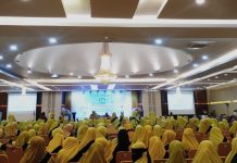 Ratusan Ibu-ibu Rumah Tangga Kota Kendari Ikuti Wisuda Dirosa Angkatan VII yang Digelar Oleh Muslimah Wahdah