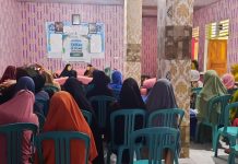 Ibu-ibu Suku Bajo di Desa Lagasa Muna Antusias Ikut Serta dalam Tebar Paket Buka Puasa