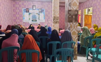 Ibu-ibu Suku Bajo di Desa Lagasa Muna Antusias Ikut Serta dalam Tebar Paket Buka Puasa