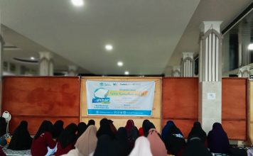 Wujudkan Kepedulian antar Sesama, Muslimah Wahdah Kendari Salurkan 2.636 Paket Ifthar