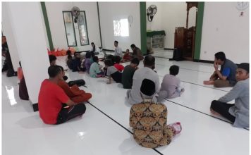 Berbagi Kebaikan di Bulan Ramadhan, Wahdah Islamiyah Wakatobi Tebar Ratusan Paket Ifthor di Desa Koroe Onowa
