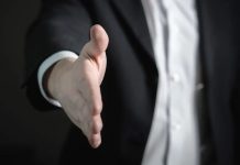 Fatwa Ulama | Berdiri Untuk Menyambut Orang yang Datang