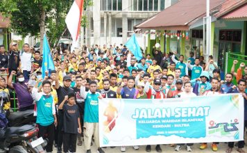 Semarak Kemerdekaan RI ke 79, Keluarga Besar Wahdah Islamiyah Kendari Ikuti Jalan Sehat