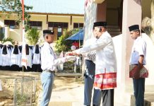 Upacara Peringatan HUT RI ke-79 di IBS Wahdah Islamiyah Kendari: Ustaz Ikhwan Kapai Gelorakan Semangat Kemerdekaan dalam Jiwa Santri