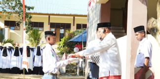 Upacara Peringatan HUT RI ke-79 di IBS Wahdah Islamiyah Kendari: Ustaz Ikhwan Kapai Gelorakan Semangat Kemerdekaan dalam Jiwa Santri