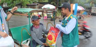 WIZ Sultra Salurkan Bantuan Sembako, Bantu Ringankan Beban Para Tukang Becak di Kendari