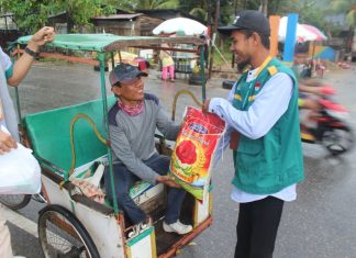 WIZ Sultra Salurkan Bantuan Sembako, Bantu Ringankan Beban Para Tukang Becak di Kendari