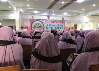 Ketahanan Keluarga Dimulai dari Al-Qur’an: Pesan Inspiratif di Tasyakuran Dirosa Muslimah Wahdah Muna