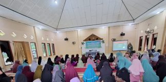 Wabup Bombana Apresiasi Muslimah Wahdah Tebar Ribuan Paket Ifthor di 5 Kecamatan
