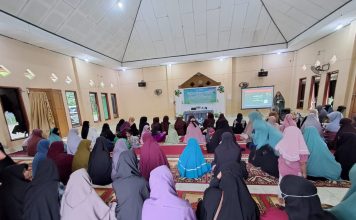 Wabup Bombana Apresiasi Muslimah Wahdah Tebar Ribuan Paket Ifthor di 5 Kecamatan