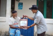 Muliakan Penjaga Rumah Allah: WIZ Sultra Gerai Kolaka Salurkan Bingkisan Apresiasi Marbut Masjid