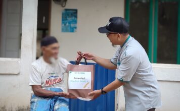 Muliakan Penjaga Rumah Allah: WIZ Sultra Gerai Kolaka Salurkan Bingkisan Apresiasi Marbut Masjid