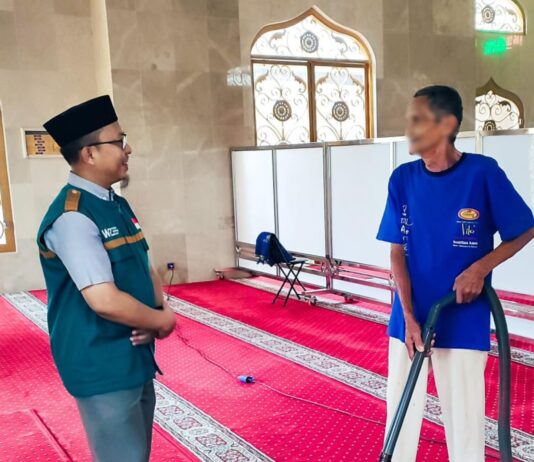 Laznas WIZ Apresiasi Pengabdian Marbut Masjid di Kolaka