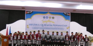 Penamatan Peserta Didik YWI Baubau 2026: 100 Siswa Lulus, Dua Santri Tuntaskan Hafalan 30 Juz