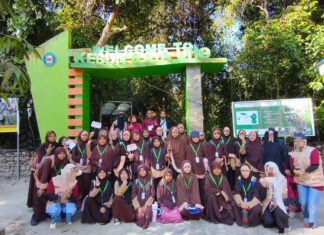 Belajar dari Alam, Tumbuh dengan Pengalaman: Antusiasme Siswa Kelas 6 dalam Kunjungan Edukasi di Kebun Raya UHO