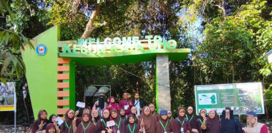 Belajar dari Alam, Tumbuh dengan Pengalaman: Antusiasme Siswa Kelas 6 dalam Kunjungan Edukasi di Kebun Raya UHO