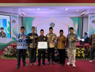 Kampung Zakat Rahampuu Antarkan Kolaborasi WIZ–Kemenag Bombana Raih Penghargaan Nasional